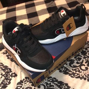 Champions 93 eighteen classic in the color black.